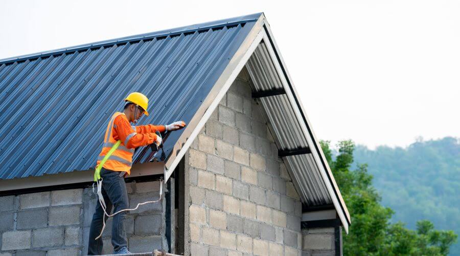 Professional gutter cleaning in Pala, CA